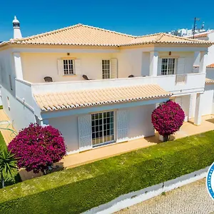 q-casa-do-topo-guesthouse.hotelaalgarve.com/