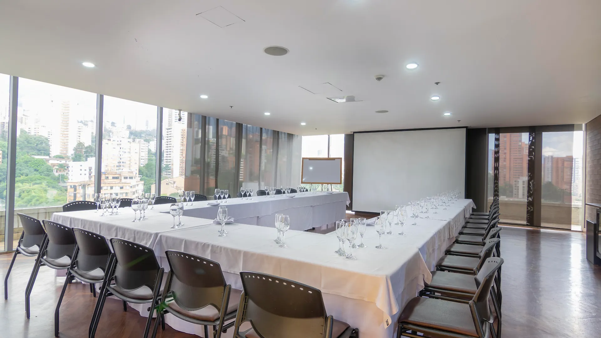 Diez Hotel Categoria Colombia Medellin