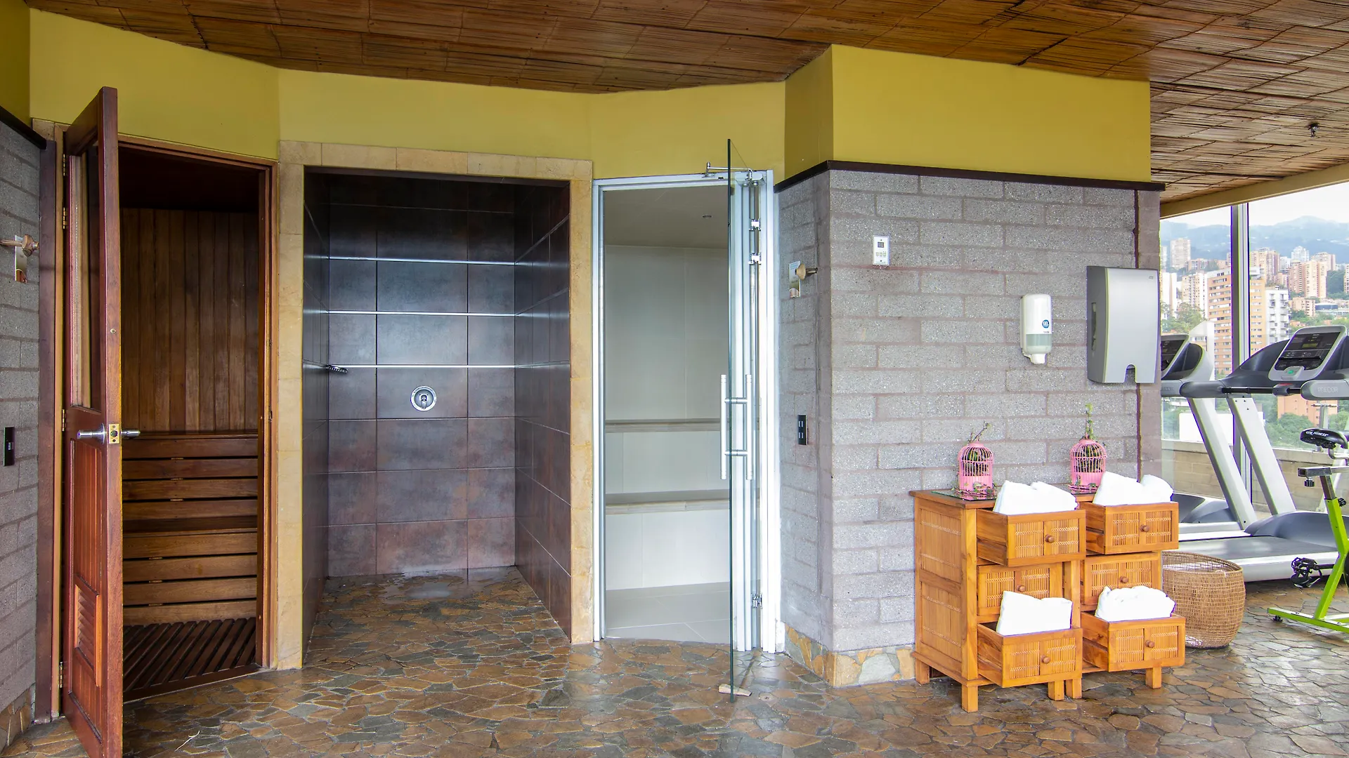 Diez Hotel Categoria Colombia Medellin