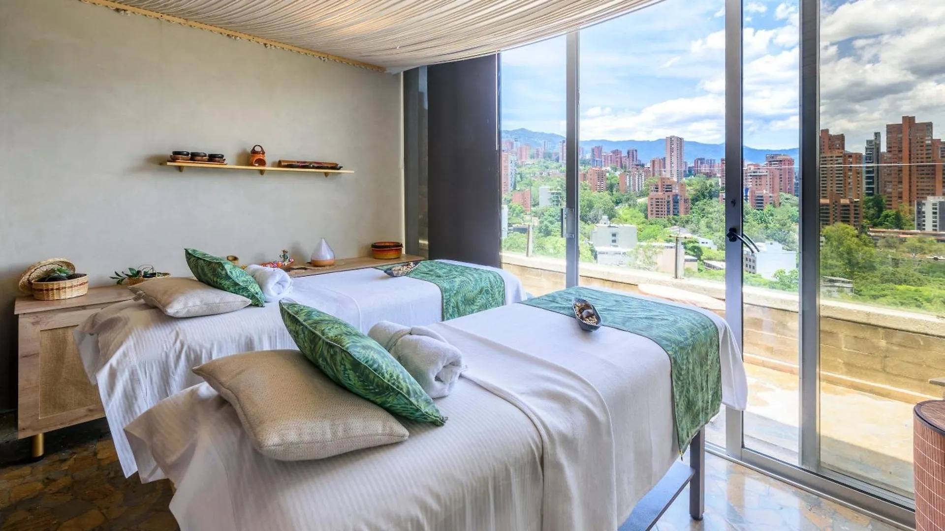 Diez Hotel Categoria Colombia Medellin