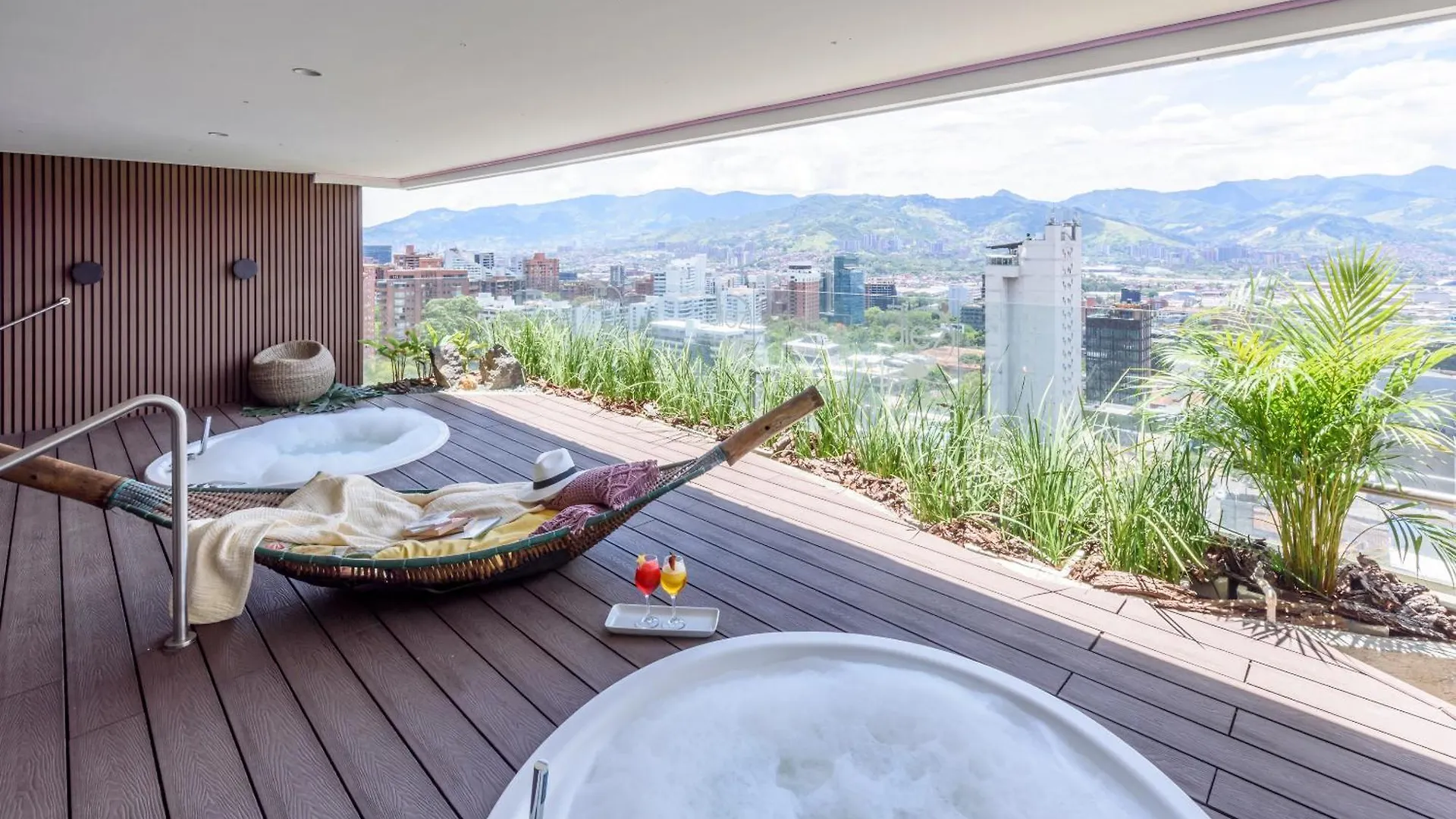 Diez Hotel Categoria Colombia Medellin