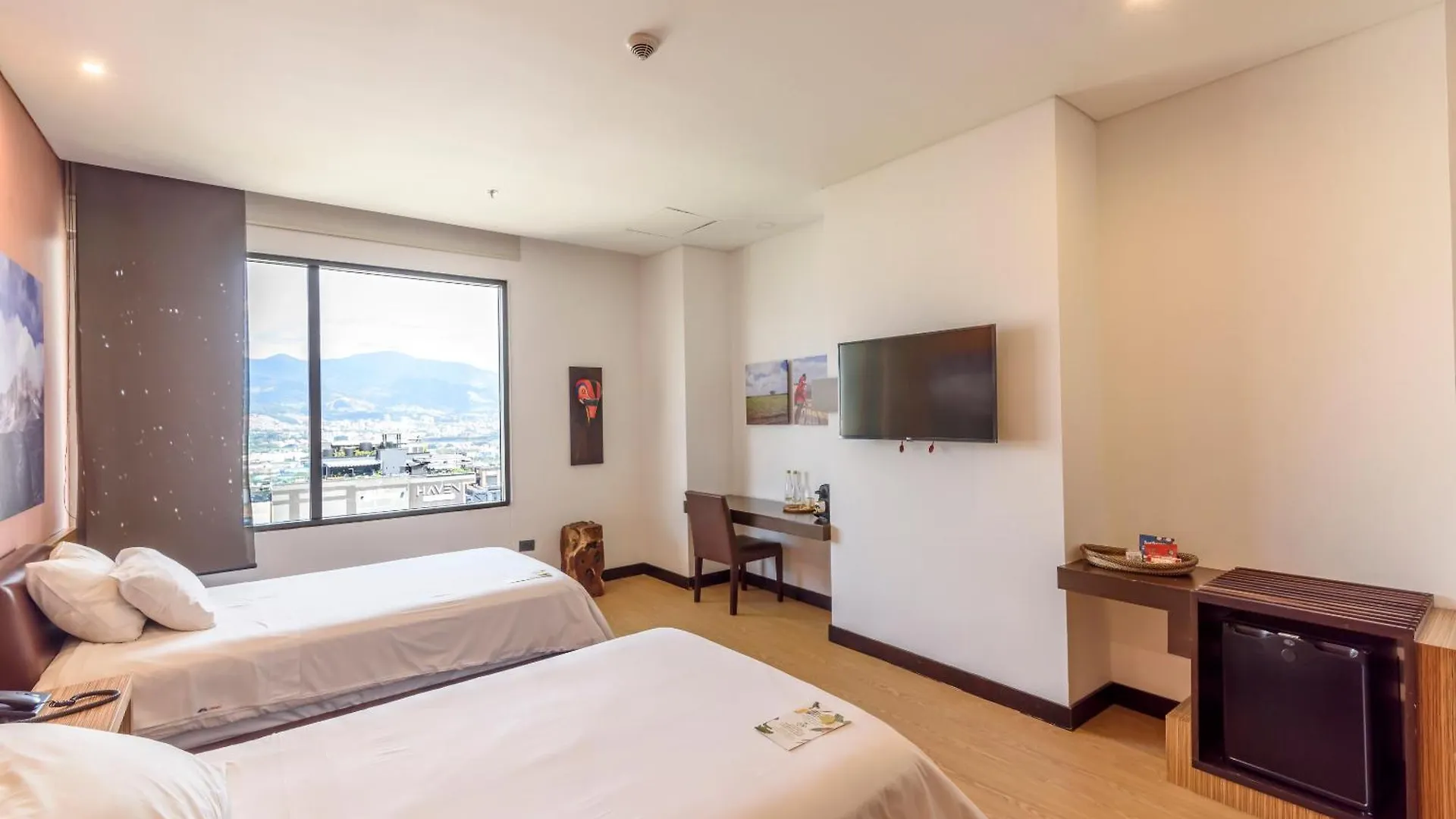Diez Hotel Categoria Colombia Medellin